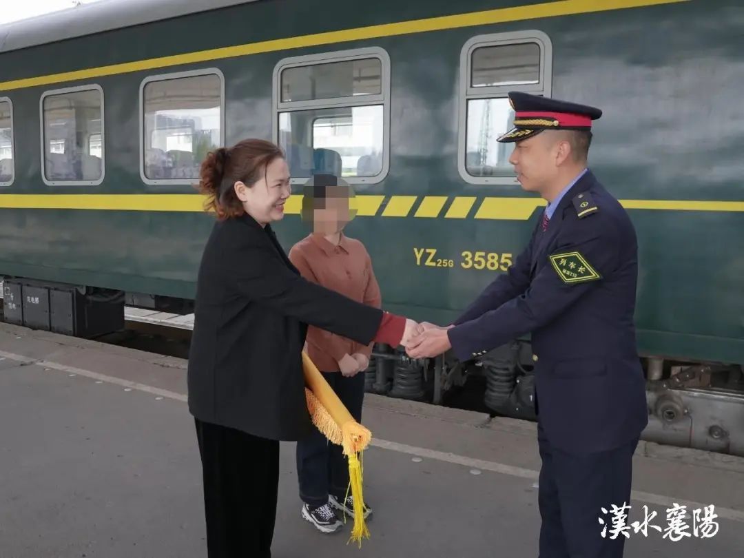 “恋爱脑” 疯狂上头！少女跨越千里，从襄阳到广州...
