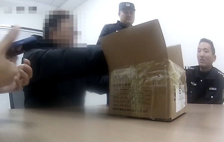 小伙取13万现金给表弟当彩礼，却被警察请进了派出所……