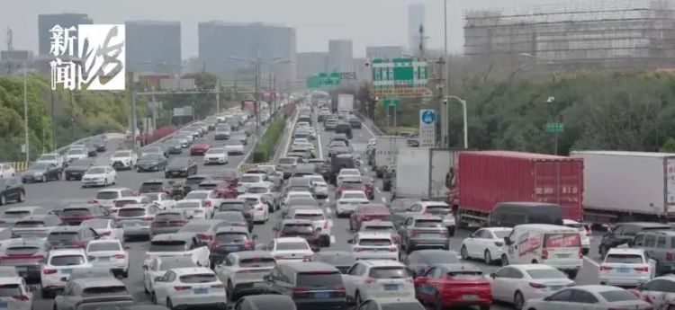 提前出发又遇上“聪明人”！清明返程已现拥堵，哪个时段客流集中？