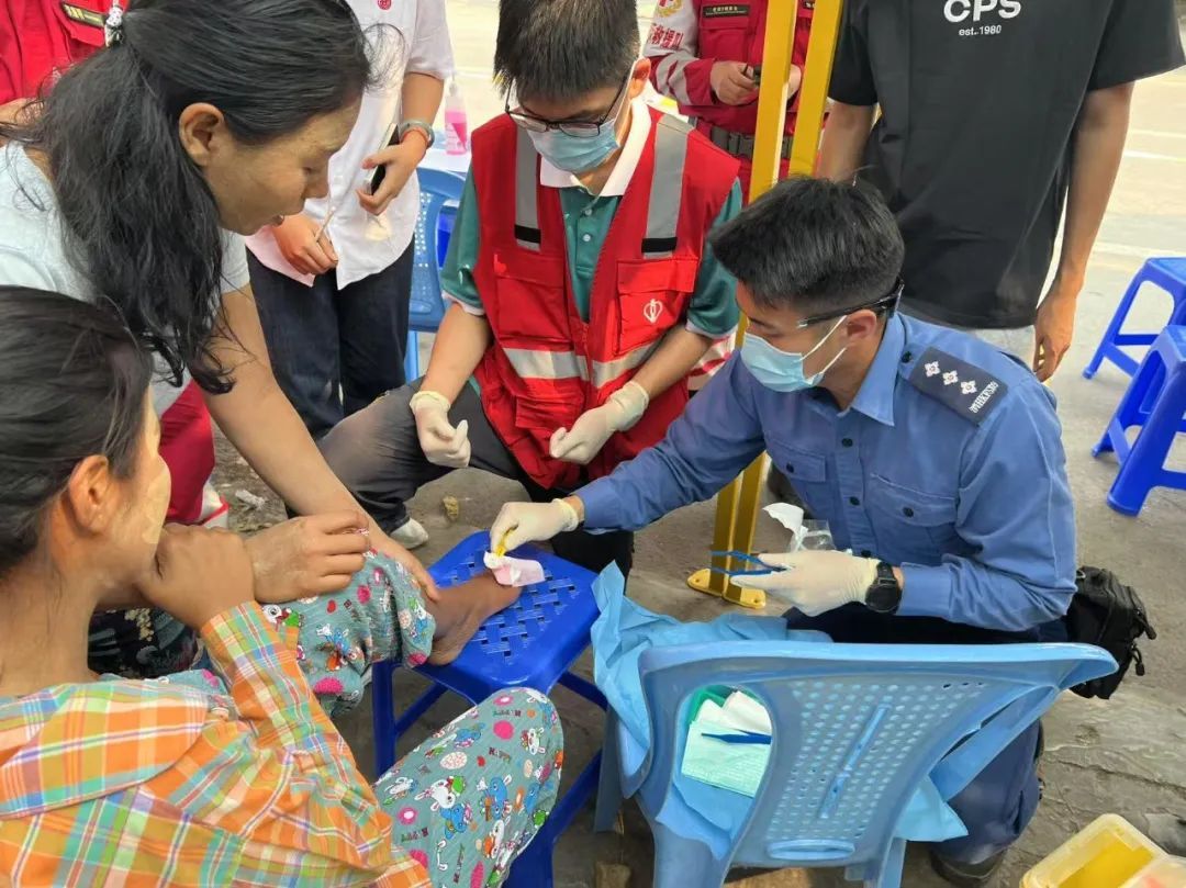 香港特区救援队在缅甸,送医“上门”! 香港特区救援队在缅甸,送医“上门”!