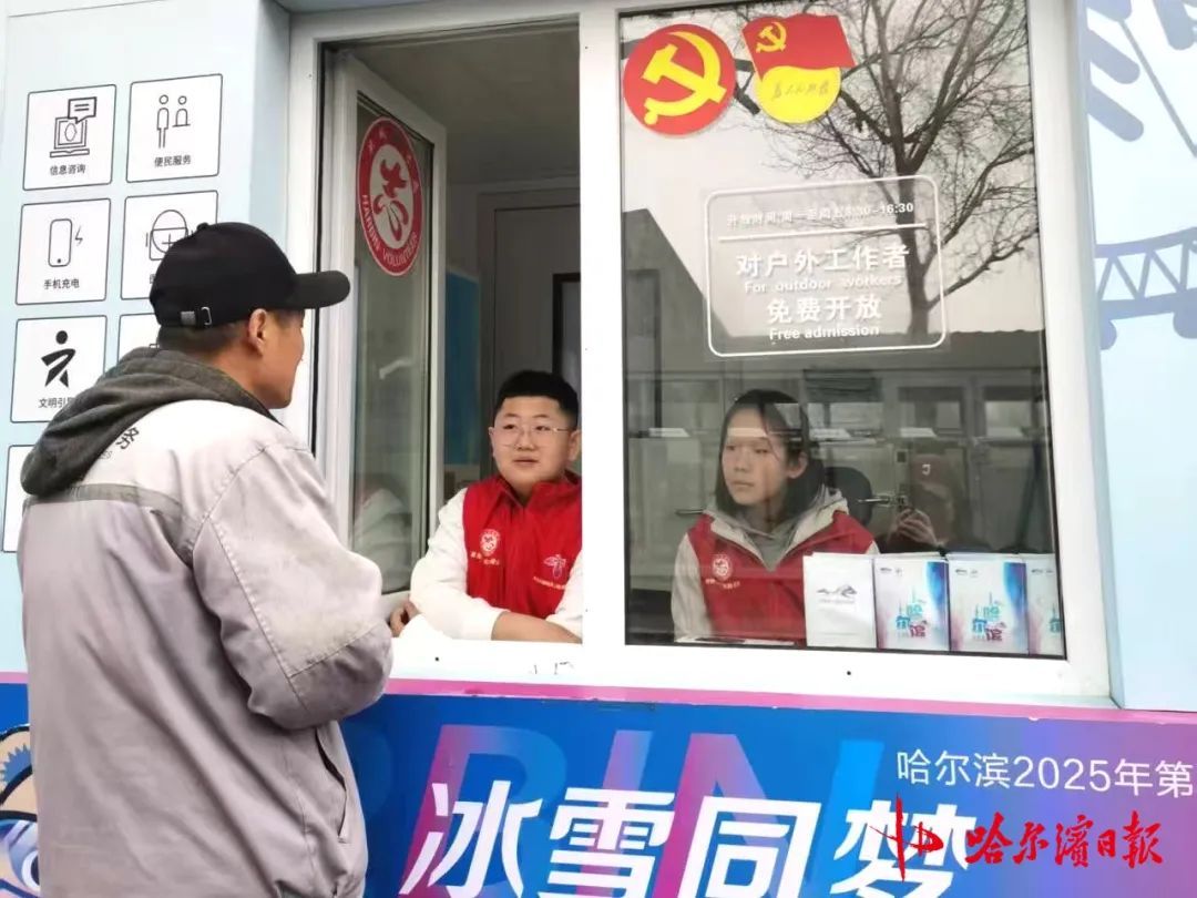 参观群众冒雨撑伞排队！3万人次清明节走进七三一陈列馆追忆历史