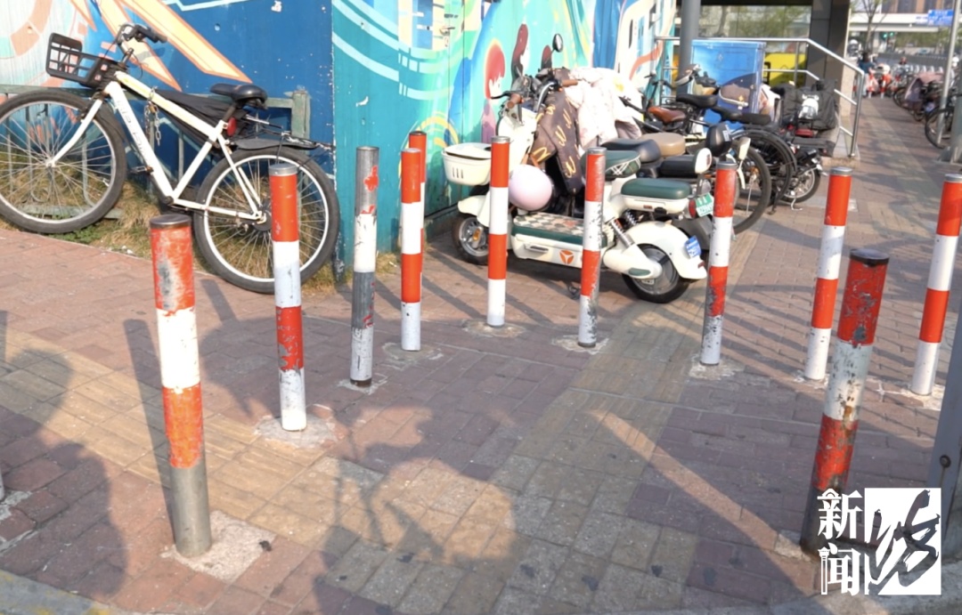 上海市民吐槽:进地铁口像练功!谁来都得扭两下,还有可能过不去,这是管车还是堵人? 上海市民吐槽:进地铁口像练功!谁来都得扭两下,还有可能过不去,这是管车还是堵人?