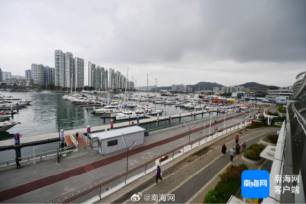 消博会将首设近千平方米海上秀场 ，三亚游艇展区加紧布展