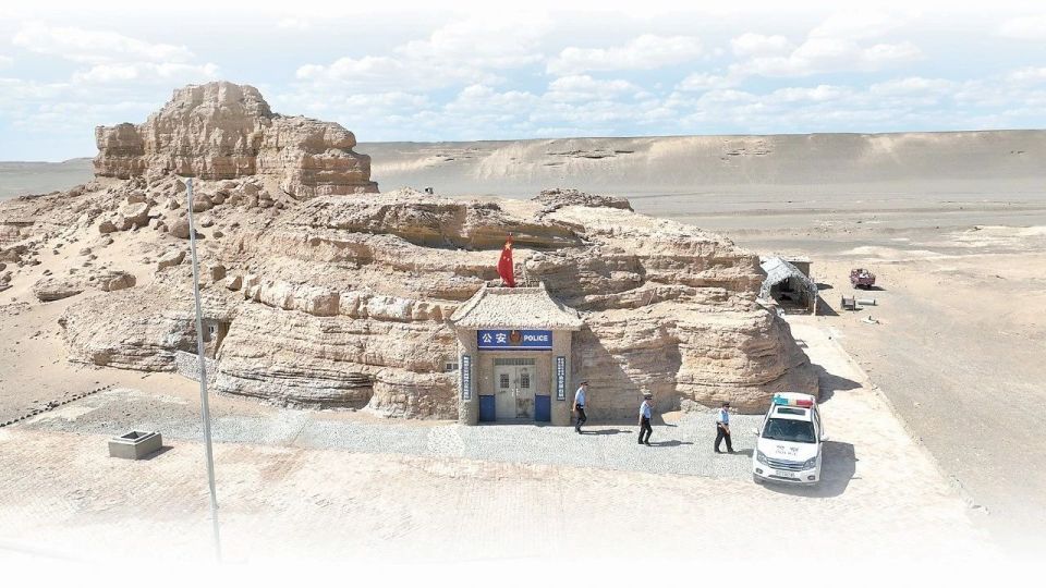 “石头”中开凿而成，甘肃敦煌一窑洞派出所走红，工作人员：清明假期每天几百人来看