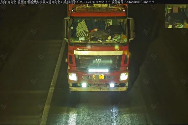一辆渣土车“狂到没边”！连闯3红灯，警方通报