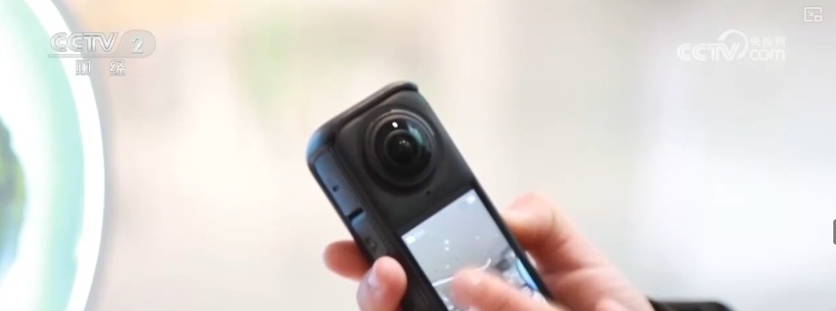 手机、相机、无人机等摄影器材销量攀升 假日“约拍经济”持续升温