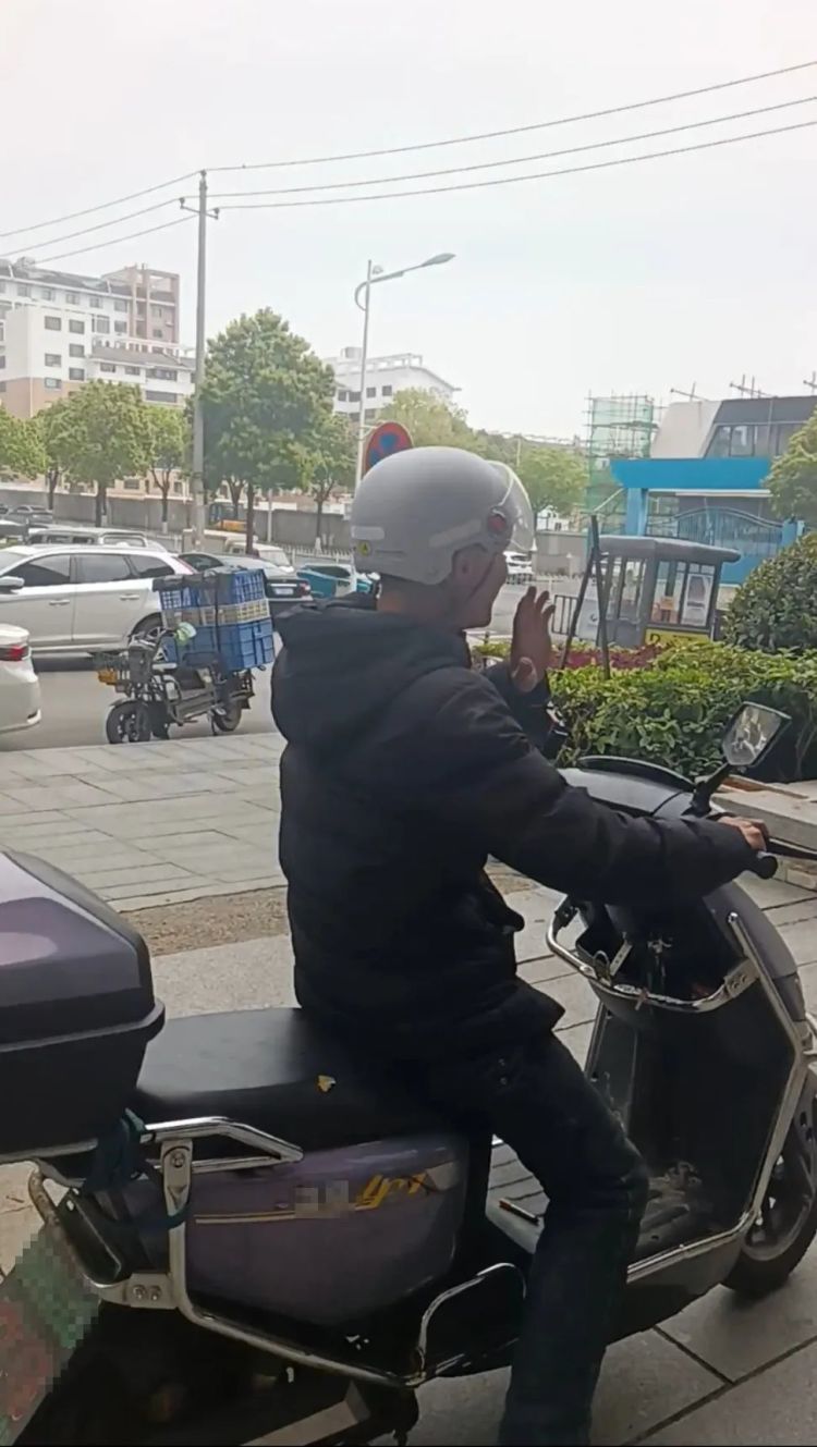 送药到家顾客“失联”!长沙外卖小哥担心是救命药差点报警,女顾客:求表扬 送药到家顾客“失联”!长沙外卖小哥担心是救命药差点报警,女顾客:求表扬