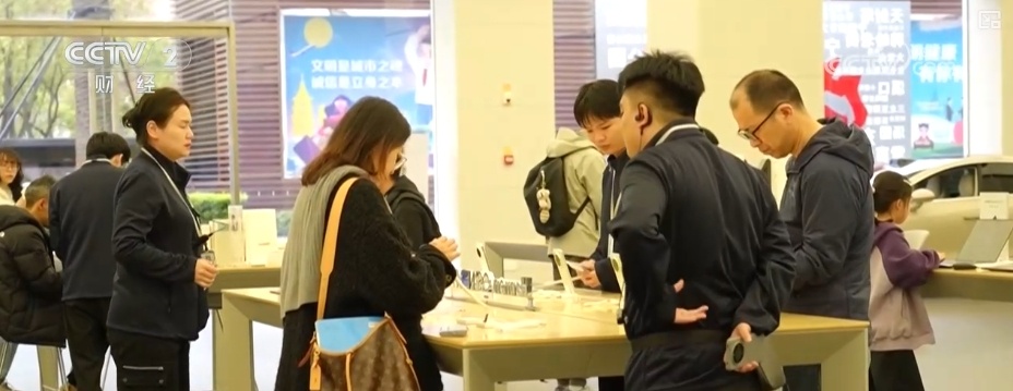 手机、相机、无人机等摄影器材销量攀升 假日“约拍经济”持续升温