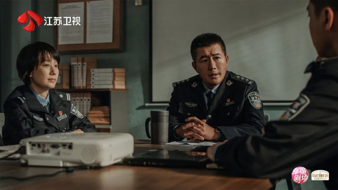 《错位》今晚开播！马伊琍转型酷飒女警 佟大为挑战另类反派