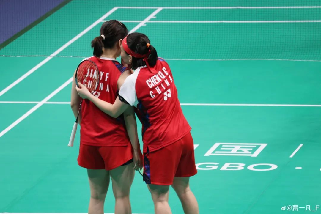 知名运动员发文：“指甲都被挤断了”