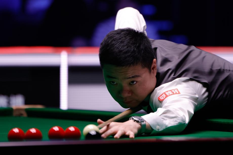 丁俊晖2-10遭到塞尔比淘汰 遗憾止步半决赛 丁俊晖2-10遭到塞尔比淘汰 遗憾止步半决赛