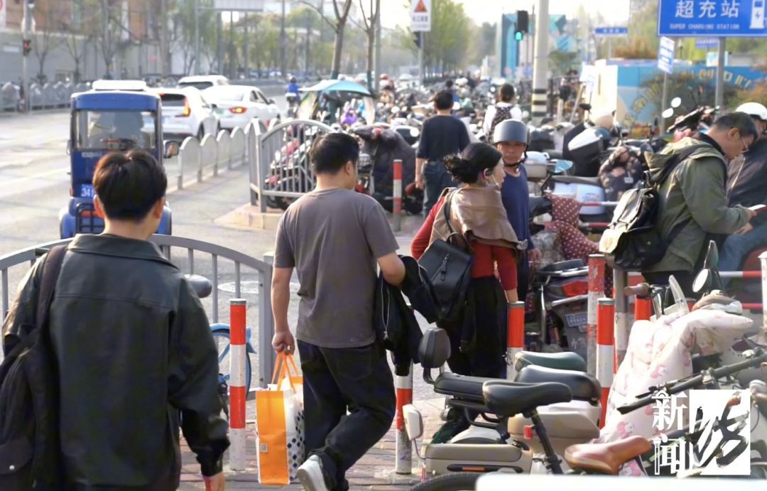 上海市民吐槽:进地铁口像练功!谁来都得扭两下,还有可能过不去,这是管车还是堵人? 上海市民吐槽:进地铁口像练功!谁来都得扭两下,还有可能过不去,这是管车还是堵人?