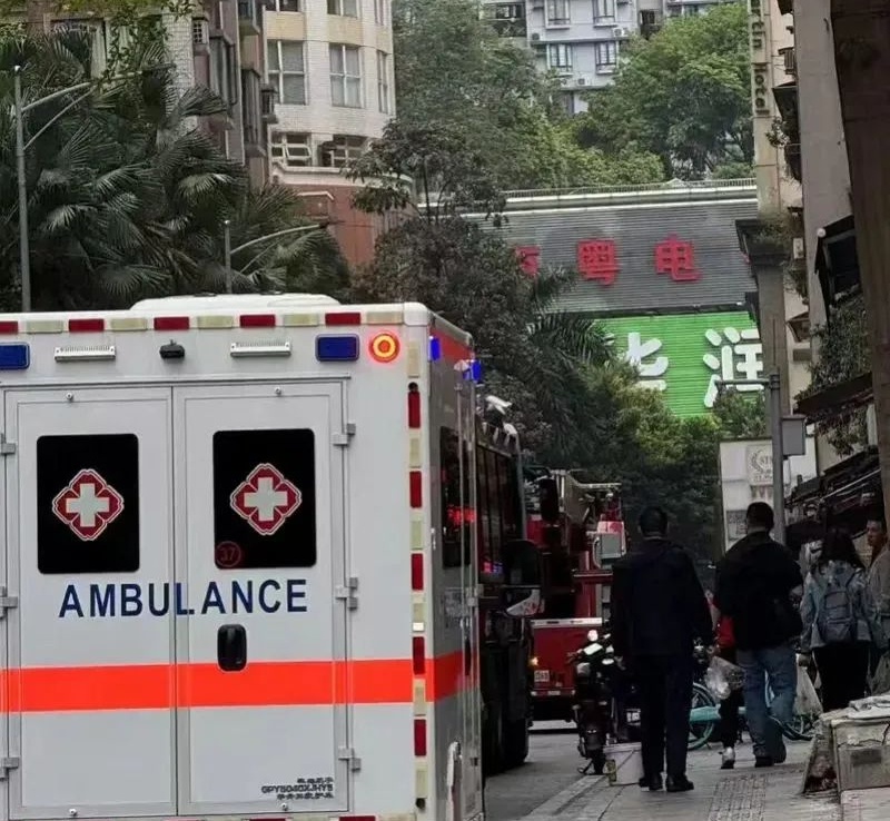 15岁男孩做实验炸了家，自己被烧伤！警惕→