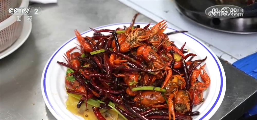 “春天的味道”唤醒味蕾带动消费 “舌尖经济”热度攀升释放新活力 “春天的味道”唤醒味蕾带动消费 “舌尖经济”热度攀升释放新活力