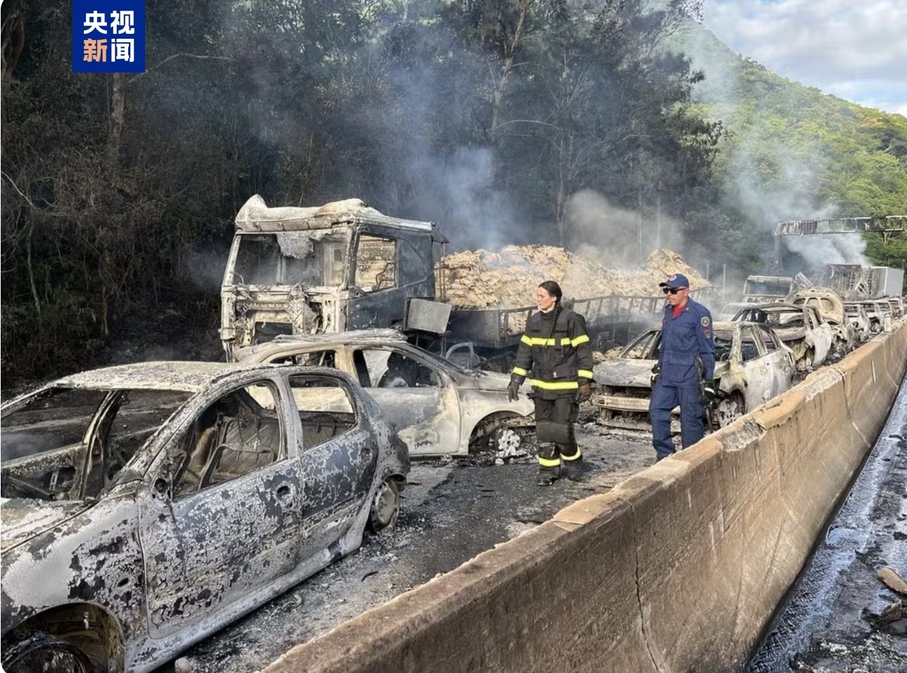 巴西一载有乙醇卡车爆炸 附近27辆汽车起火