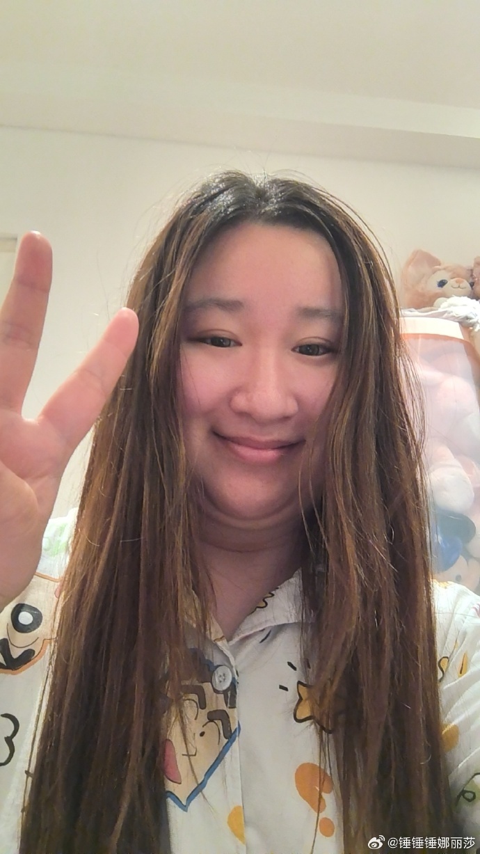 锤娜丽莎自曝因重度脂肪肝减肥，目标“要瘦70斤”？华西专家：吃火锅蘸干碟比蘸油碟减肥