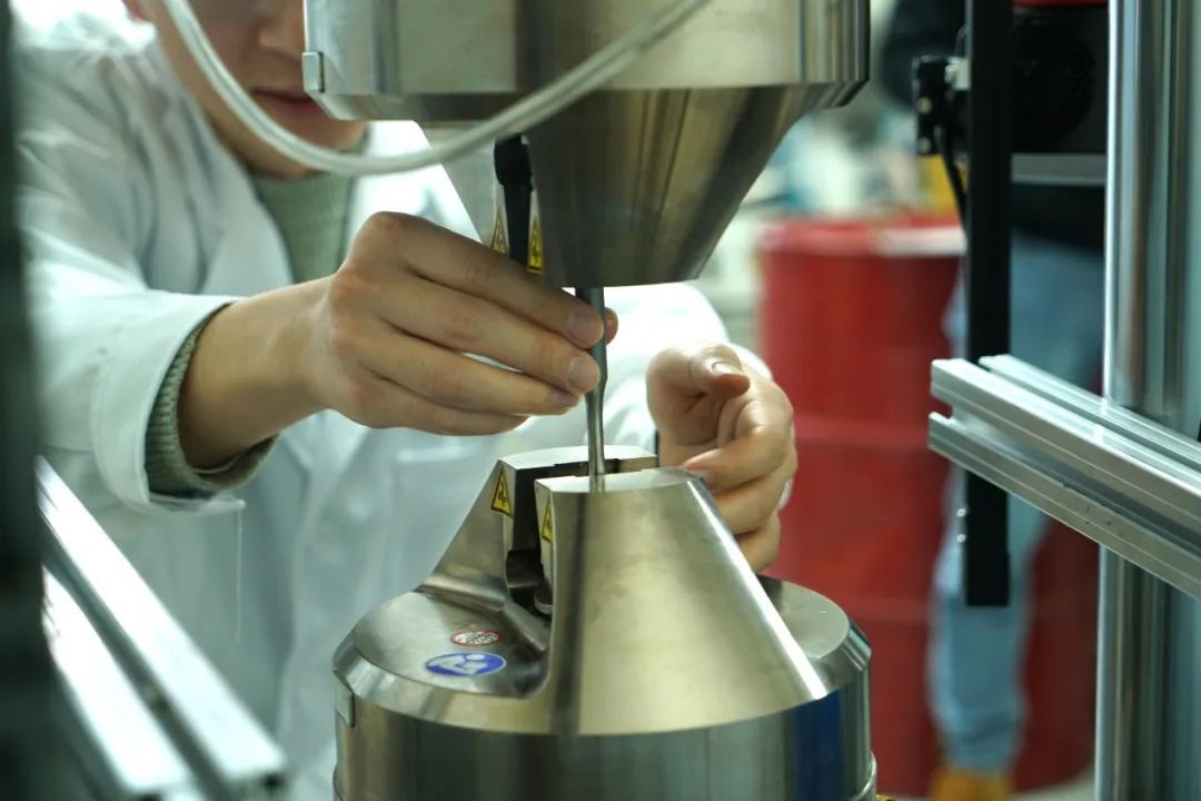 飞机寿命有望大幅延长！科研人员突破金属“不可能三角”