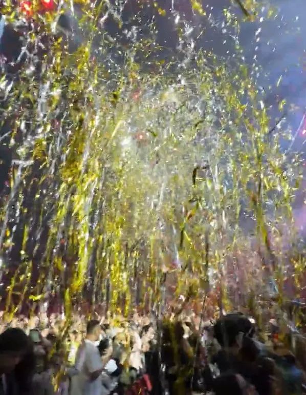 陈奕迅深夜连发11个……热搜第一! 陈奕迅深夜连发11个……热搜第一!