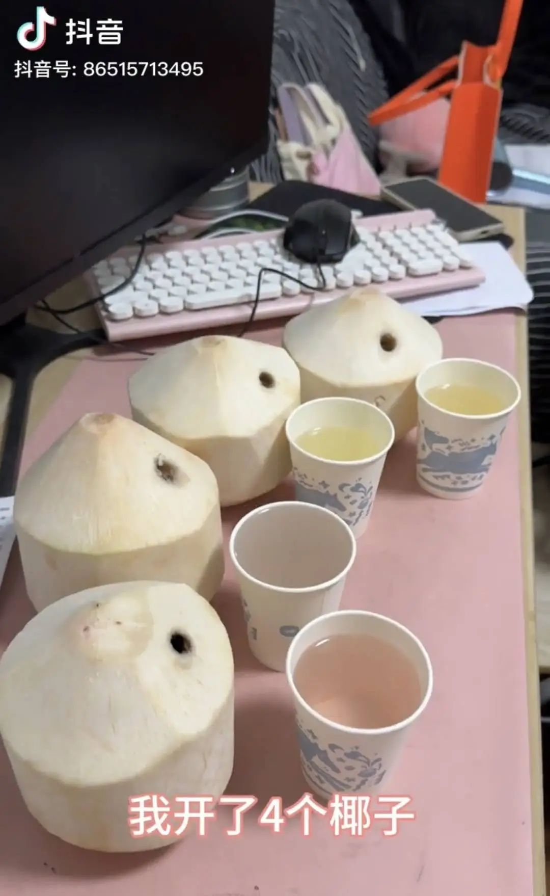 4个椰青倒出3种颜色椰子水？专家提醒：这种颜色的不能喝！