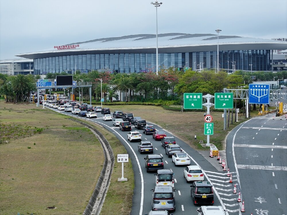 今年第3次刷新纪录!港珠澳大桥涌动港澳居民出行潮 今年第3次刷新纪录!港珠澳大桥涌动港澳居民出行潮