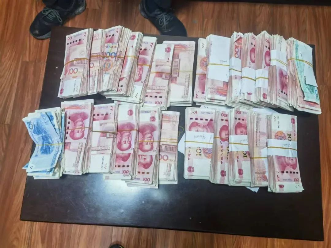 警方深夜突袭农舍，带走26人！