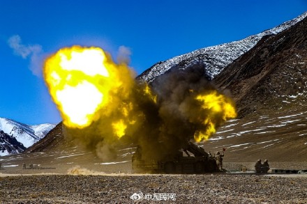 满屏热浪!榴弹炮火力全开超震撼 满屏热浪!榴弹炮火力全开超震撼