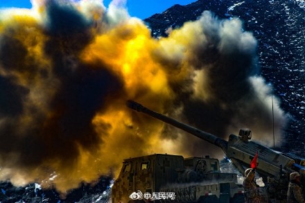 满屏热浪!榴弹炮火力全开超震撼 满屏热浪!榴弹炮火力全开超震撼