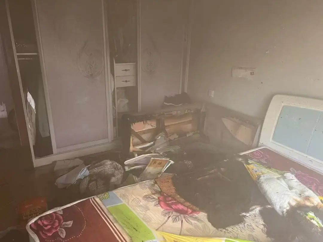 幼童偷拿打火机躲卧室！妈妈回家“天塌了”……安全教育是关键