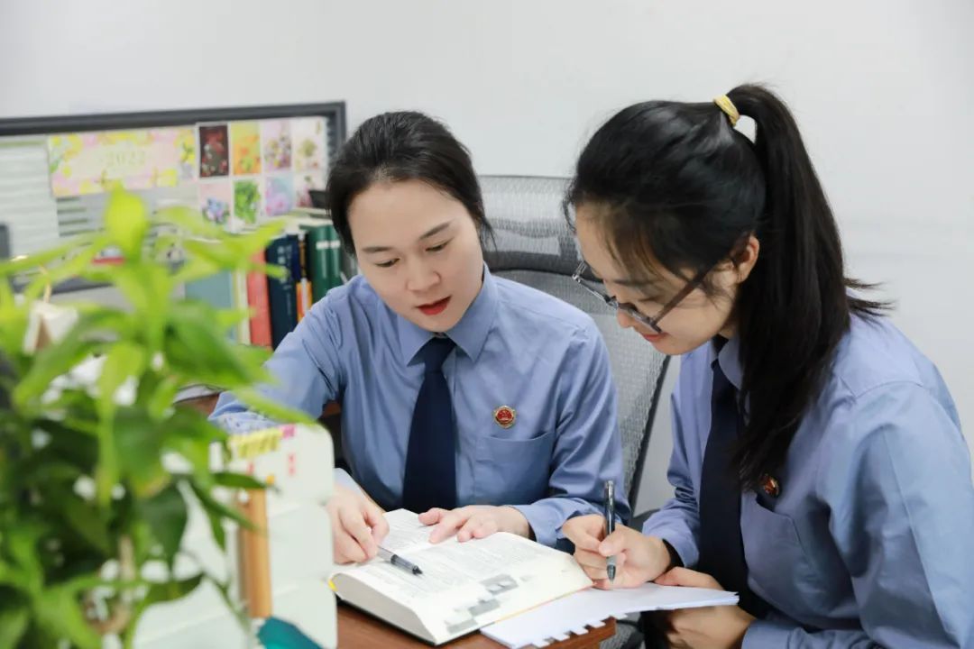 滥用AI换脸技术帮网约车司机避开平台人脸验证,刑! 滥用AI换脸技术帮网约车司机避开平台人脸验证,刑!