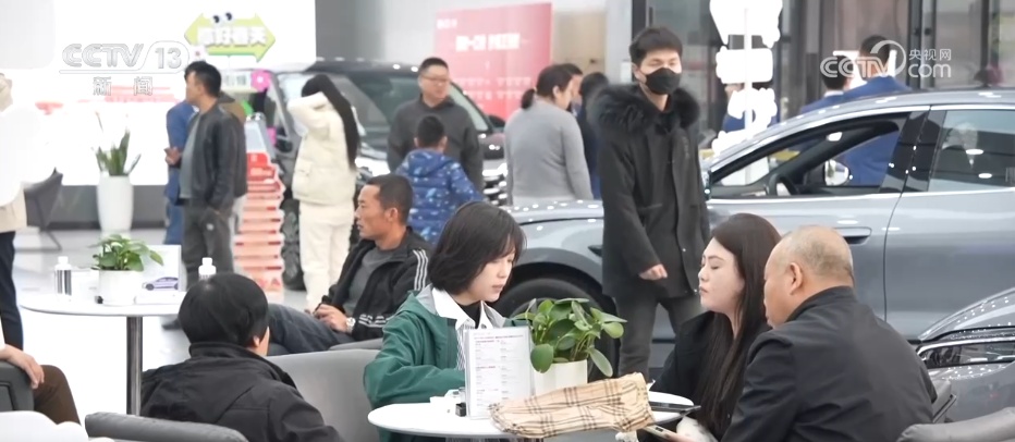 “两新”政策持续显效 消费市场繁荣活跃