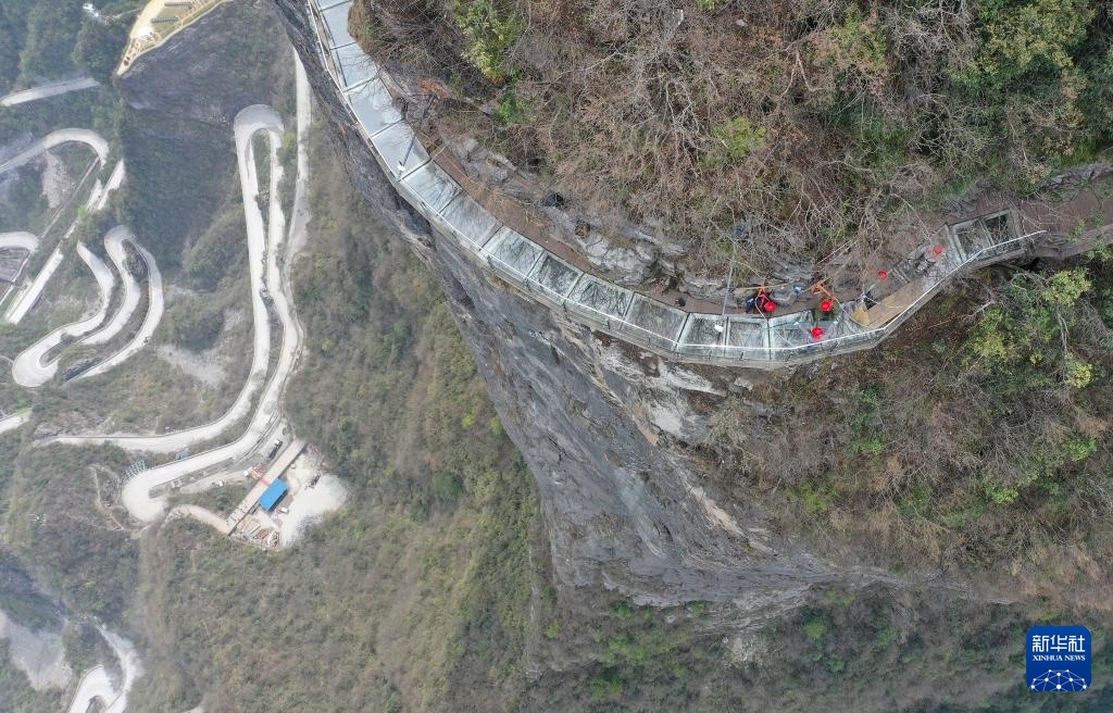 湖南张家界天门山玻璃栈道更换玻璃 湖南张家界天门山玻璃栈道更换玻璃