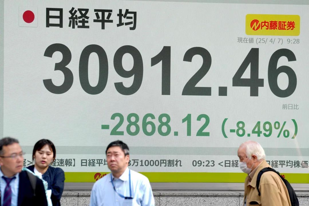 欧盟准备反击!特朗普否认暂停关税政策 欧盟准备反击!特朗普否认暂停关税政策