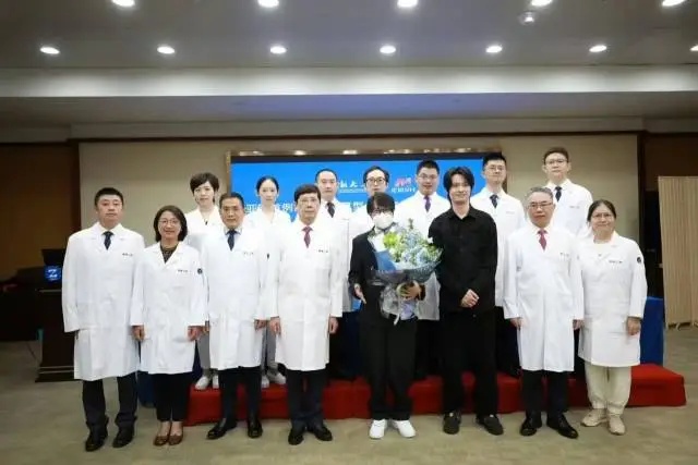 亚洲首例！知名歌手同时换掉心脏和肝脏