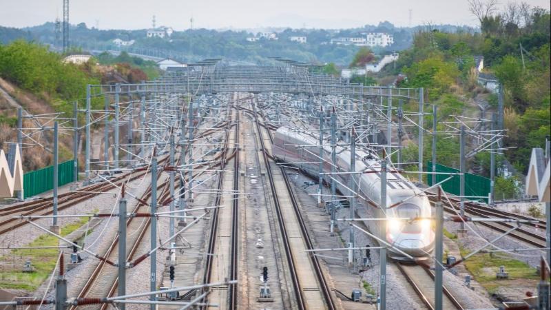 南铁4月10日起实施新列车运行图 首开“赣闽风华”银发旅游专列 南铁4月10日起实施新列车运行图 首开“赣闽风华”银发旅游专列