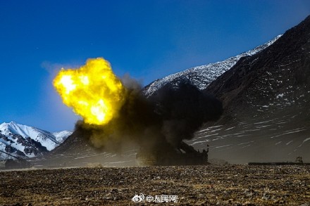 满屏热浪!榴弹炮火力全开超震撼 满屏热浪!榴弹炮火力全开超震撼