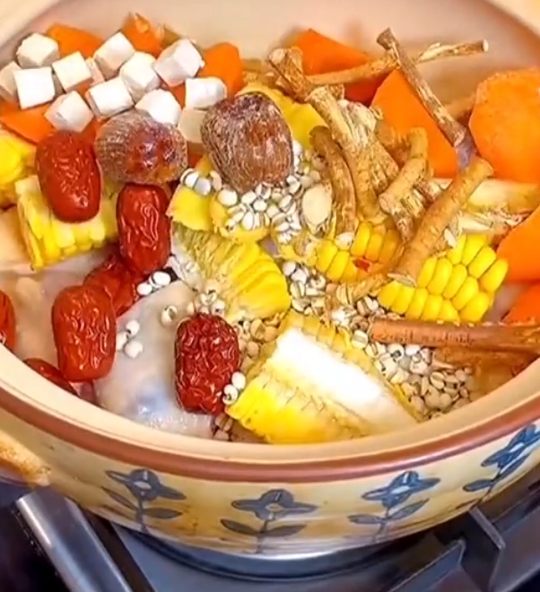 一家六口喝汤后齐齐中毒，2人进ICU抢救！ 紧急提醒→