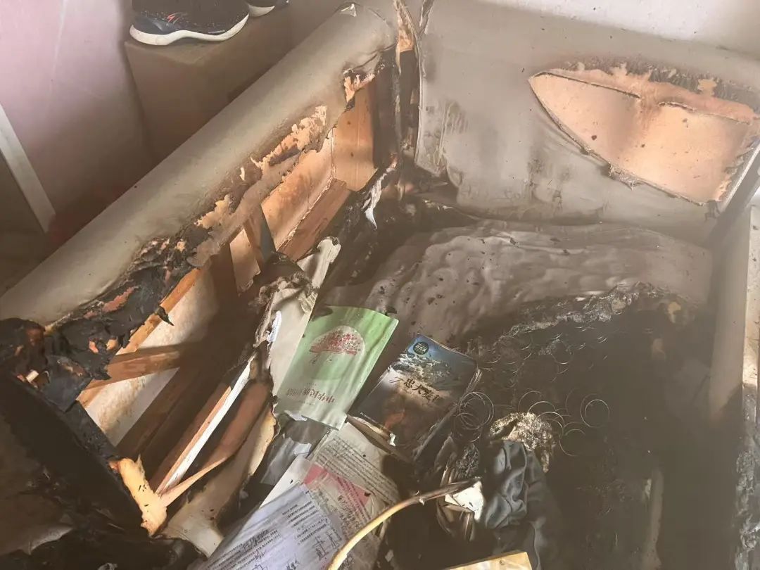 幼童偷拿打火机躲卧室！妈妈回家“天塌了”……安全教育是关键