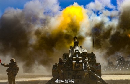 满屏热浪!榴弹炮火力全开超震撼 满屏热浪!榴弹炮火力全开超震撼