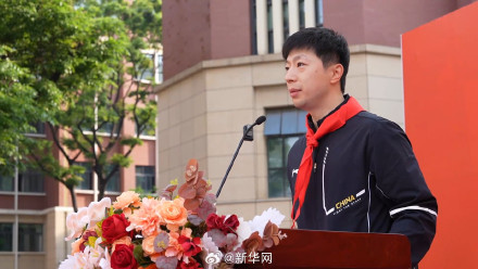 传承爱国情怀 国乒奥运冠军走进云南师范大学