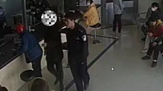 窗口办证被抓！竟是因为干了这件事……