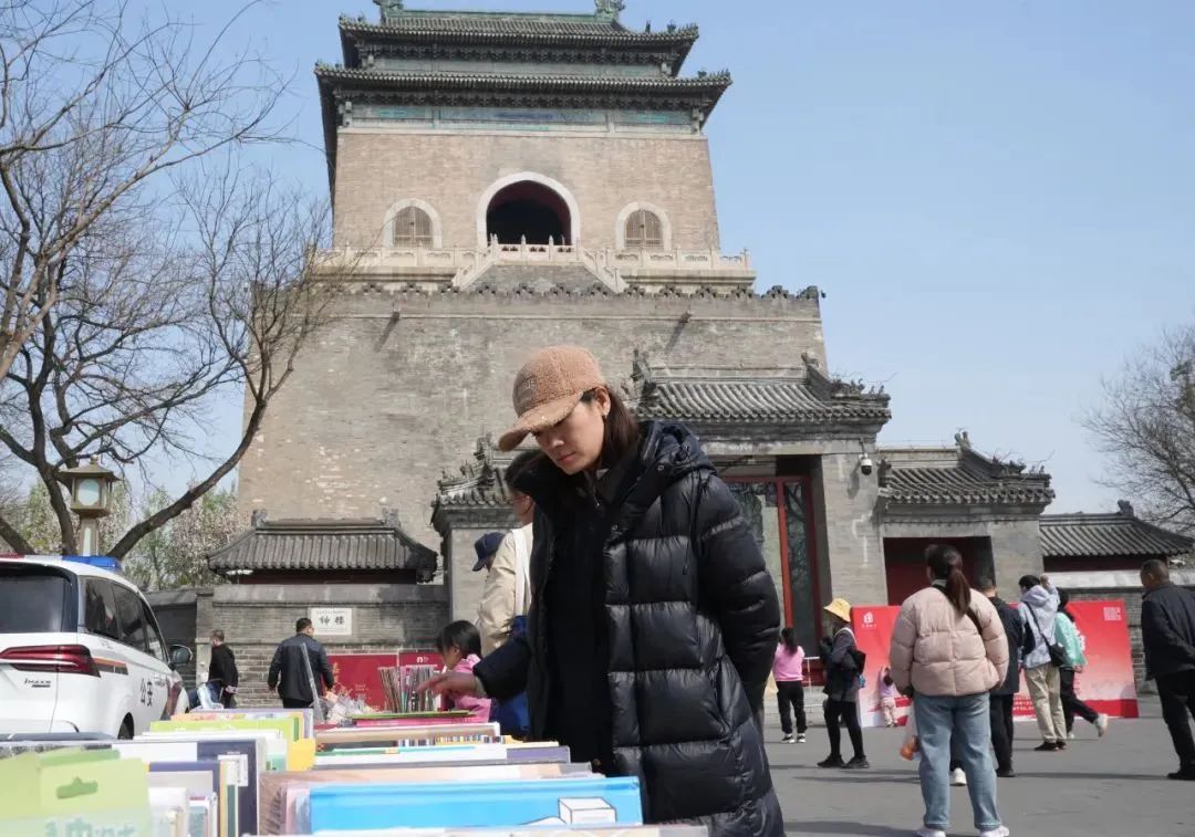 旧书藏新知，钟鼓传文脉！东城“旧书新知 钟鼓书韵”文化市集点亮城市文化新地标