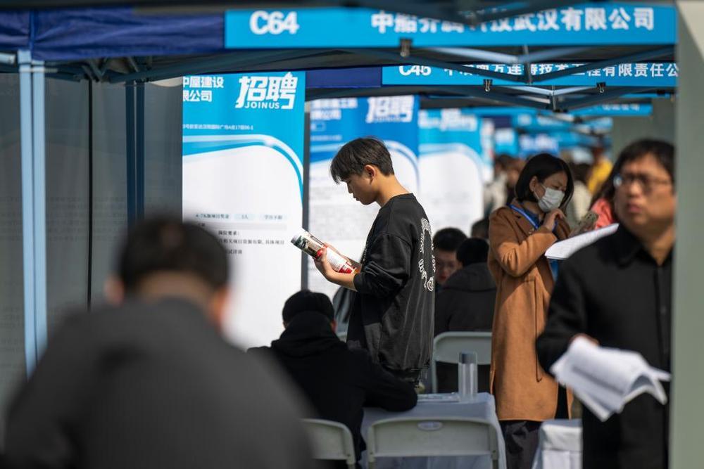 新华鲜报丨事关高校毕业生就业,这份意见作出部署 新华鲜报丨事关高校毕业生就业,这份意见作出部署