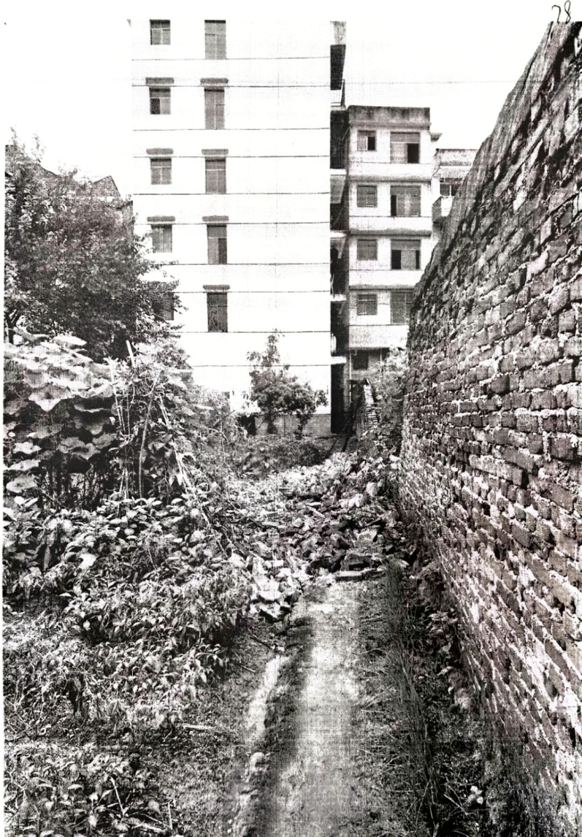 围墙倒塌致路人死亡,家属索赔106万,谁来担责? 围墙倒塌致路人死亡,家属索赔106万,谁来担责?