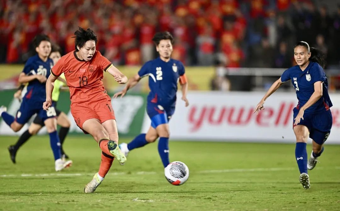 中国女足5比1夺冠！