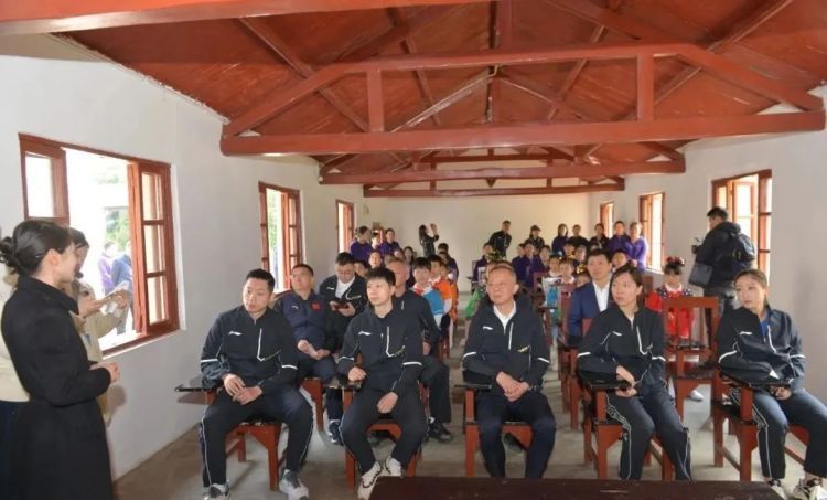 马龙在昆明爆冷输球？网友：我说滇池水位怎么上升了，原来是龙队放的水