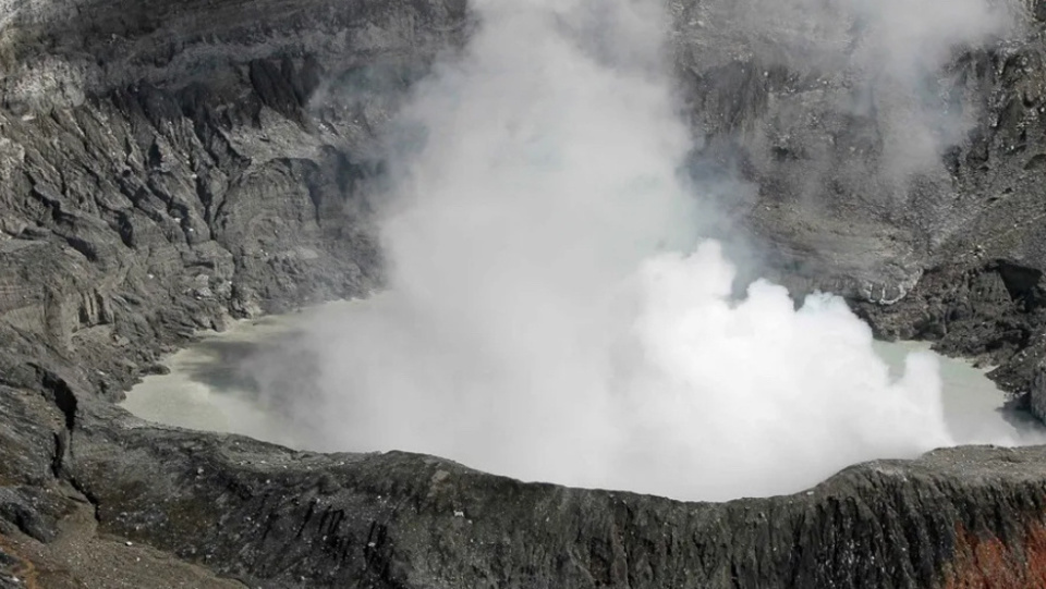 火山灰高达1500米!哥斯达黎加波阿斯火山喷发 火山灰高达1500米!哥斯达黎加波阿斯火山喷发