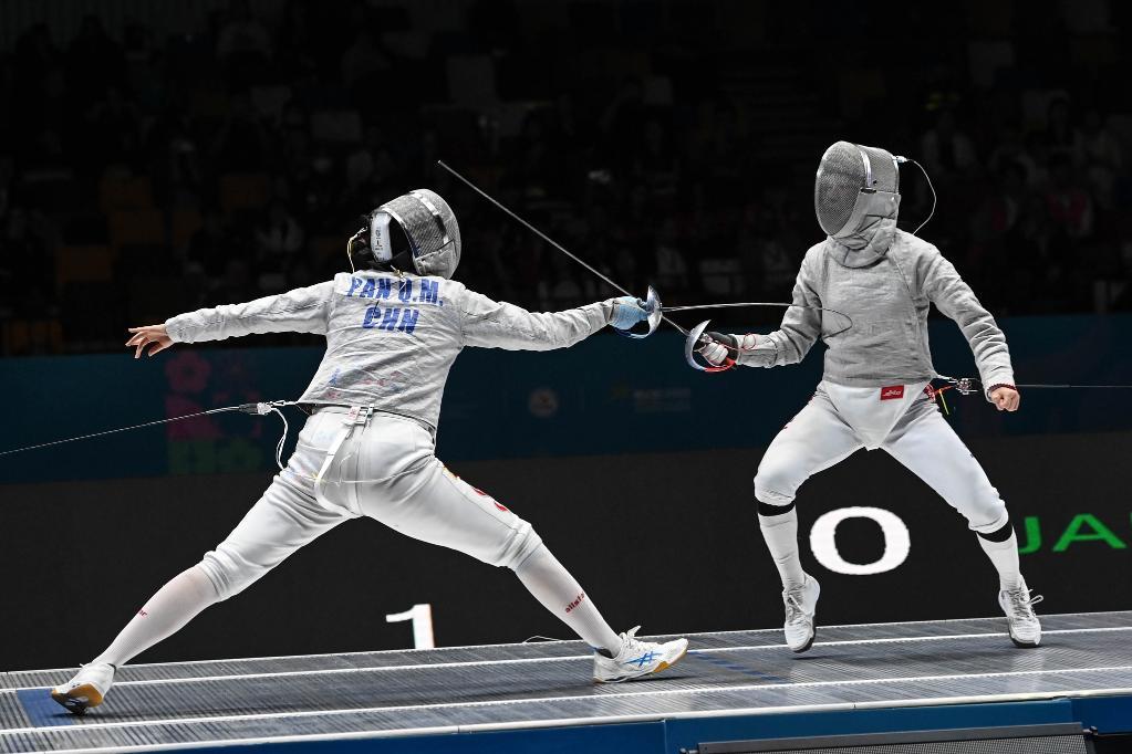 潘其妙遭争议判罚 击剑世少赛遗憾摘银