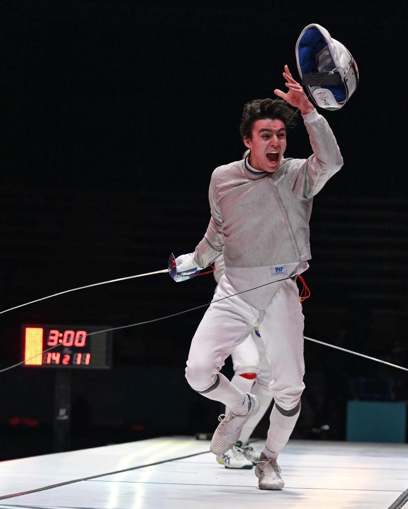 潘其妙遭争议判罚 击剑世少赛遗憾摘银