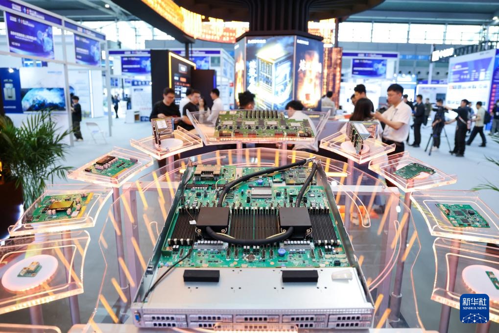 第十三届中国电子信息博览会开幕 第十三届中国电子信息博览会开幕