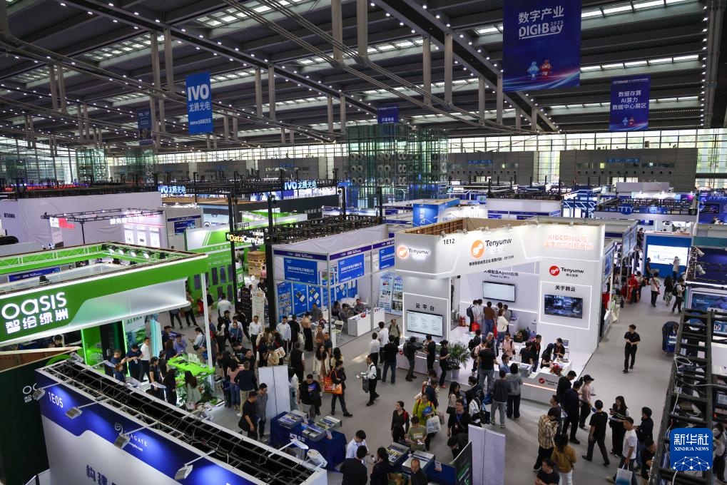 第十三届中国电子信息博览会开幕 第十三届中国电子信息博览会开幕